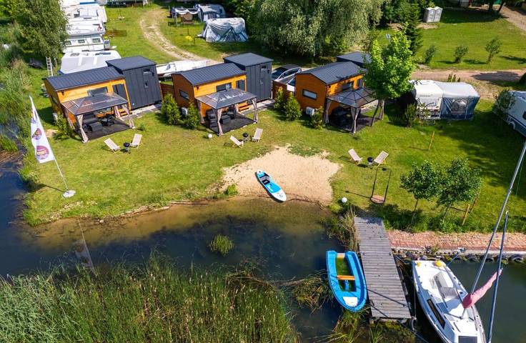 Camping para 4 personas, con vistas al lago y vistas además de sauna y terraza en Polonia