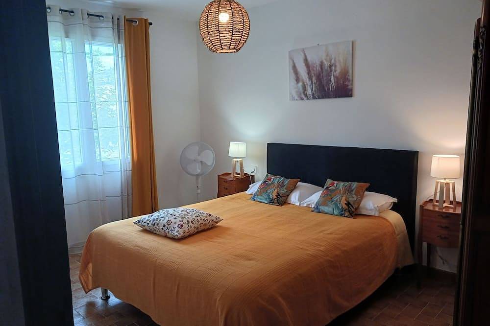 La Dindoulette without pool 6 people from 3 days and more in Villeneuve (Francia), Parque natural regional del Luberon