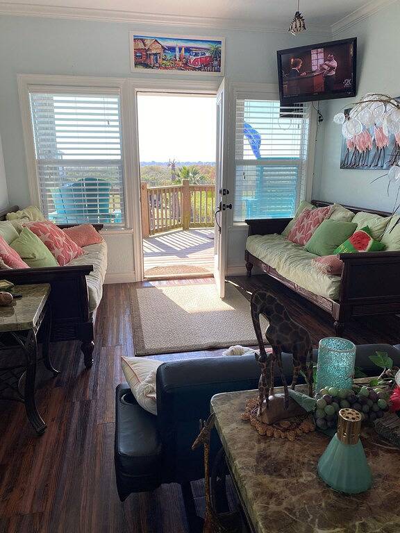 Home with beach view from porch and it’s only a two minute walk to the beach. in Crystal Beach, Galveston County