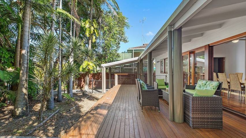 Holiday home for 8 people, with balcony in Sunshine Beach