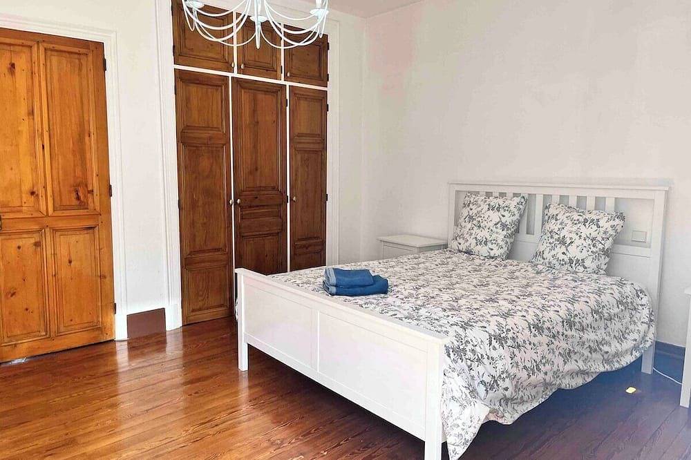 Wonderful Spacious Town House - Sleeps 10 in Le Bourg-d'Oisans, Écrins National Park