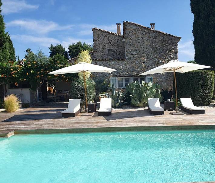 Appartement de vacances pour 4 personnes, avec piscine ainsi que vue et jardin, animaux acceptés
