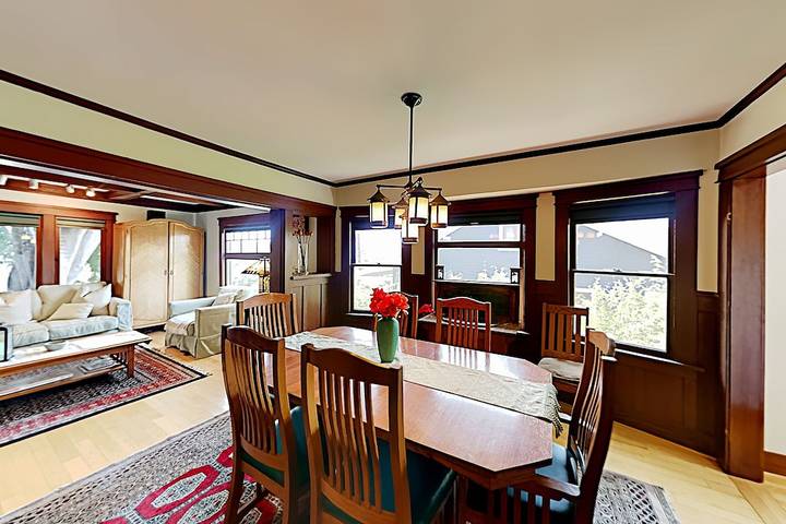 Vacation house for 10 people, with hot tub and yard in Los Angeles