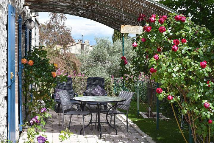 Gîte pour 2 personnes, avec Terrasse et Jardin