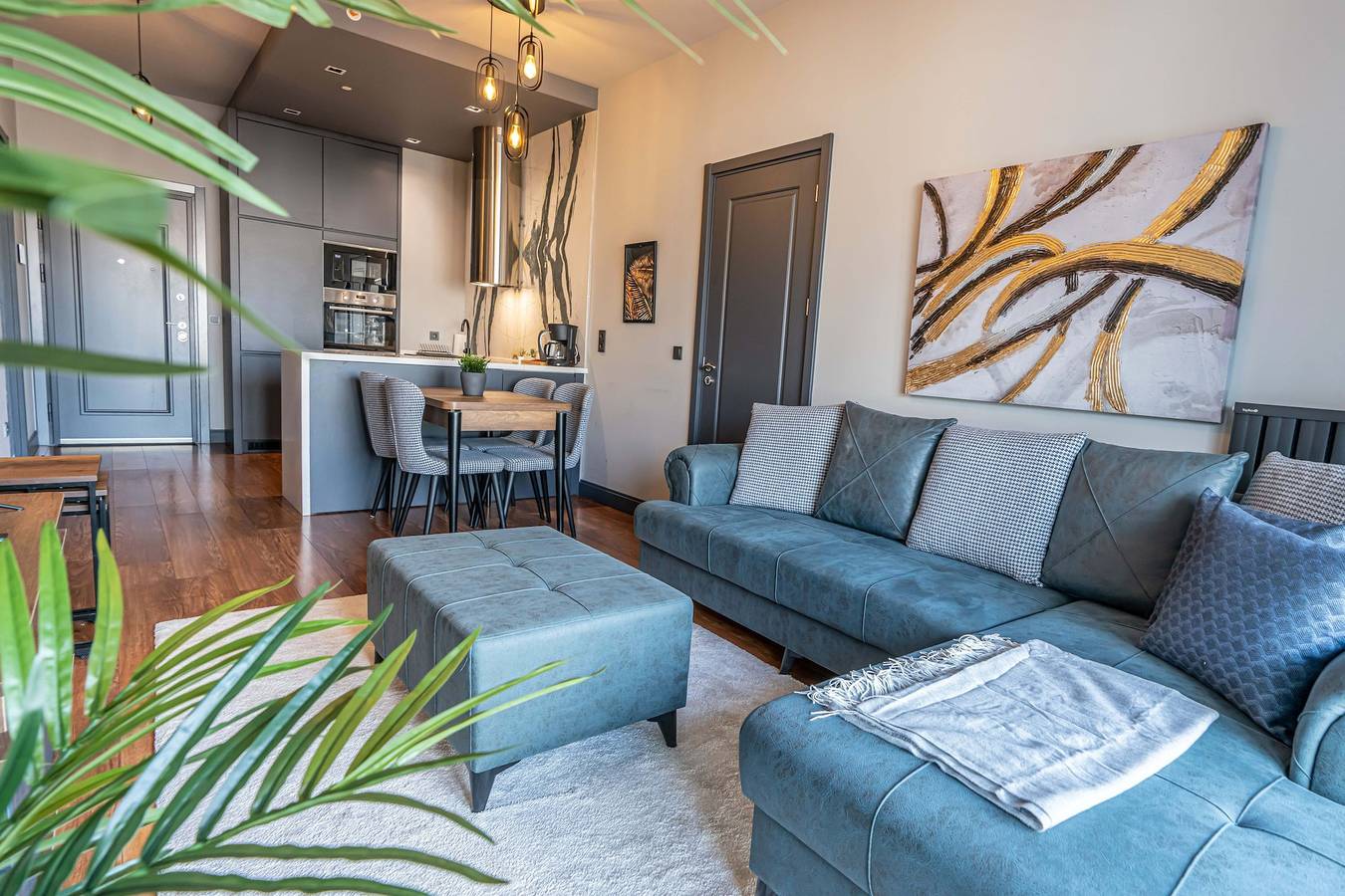 Entire apartment, Central City Apartment with Premium Amenities  in Beyoğlu, Istanbul
