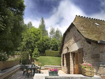 Gîte pour 4 Personnes dans Sainte-Colombe-de-Peyre, L'Aubrac, Photo 1