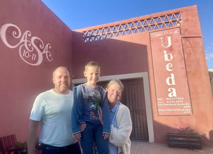 Casa de huéspedes para 14 personas, con piscina además de terraza y jardín, Se admiten mascotas en Pinoso - 3