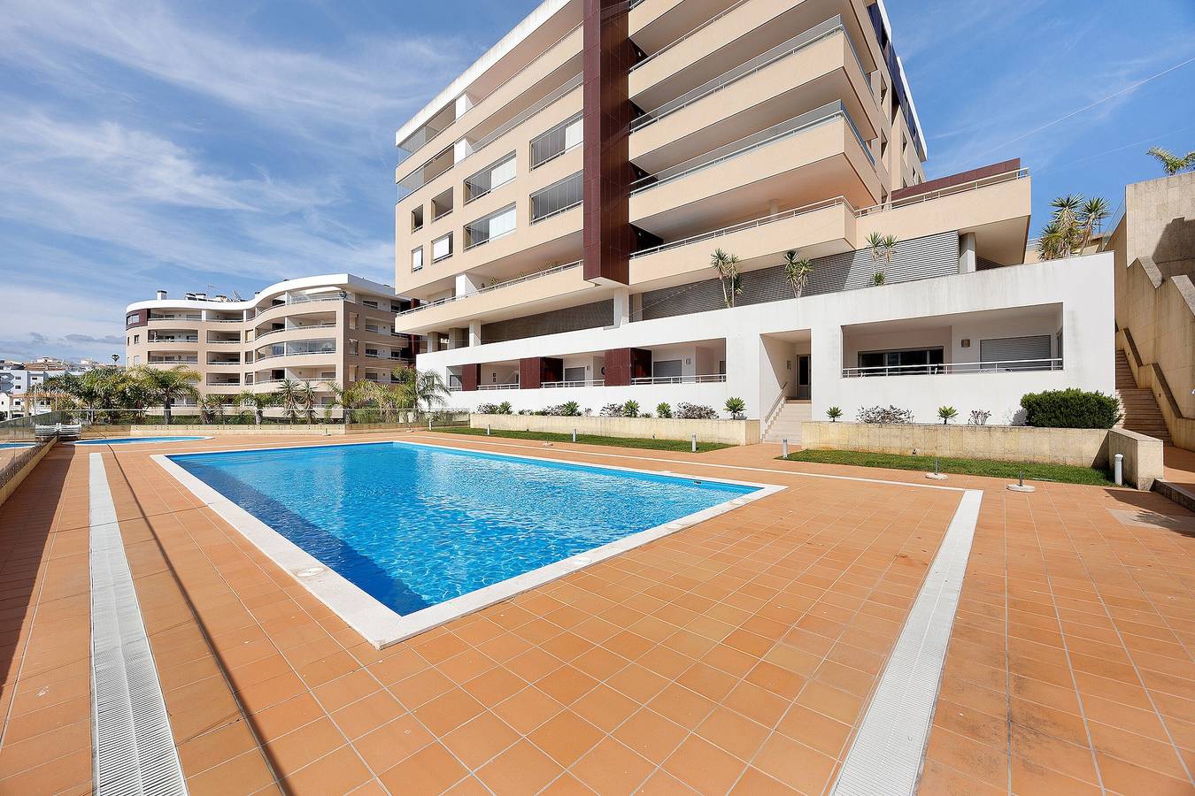 Casa de vacaciones 'Daniel's House' con piscina compartida, Wi-Fi y aire acondicionado in São Sebastião, Lagos