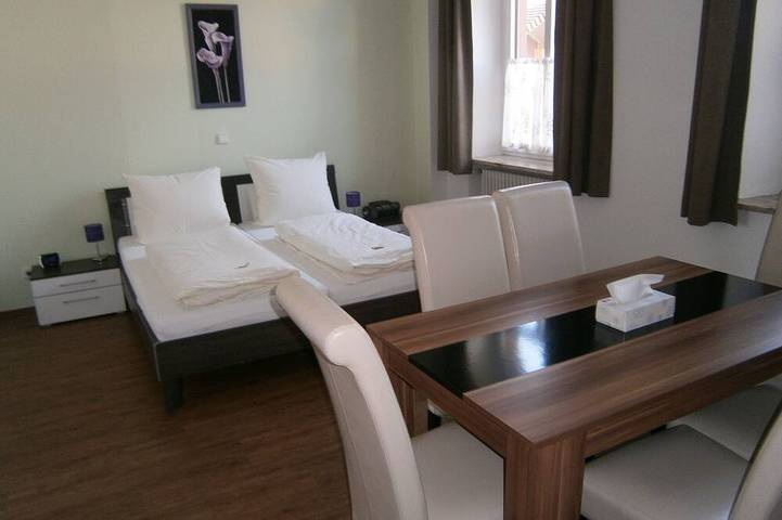 Ferienwohnung für 5 Personen, mit Terrasse in Rheinhausen