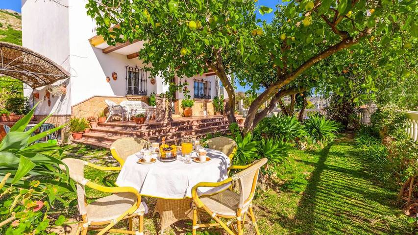 Chalet para 10 personas, con jacuzzi además de piscina y balcón/terraza en Sierra de las Nieves - 2