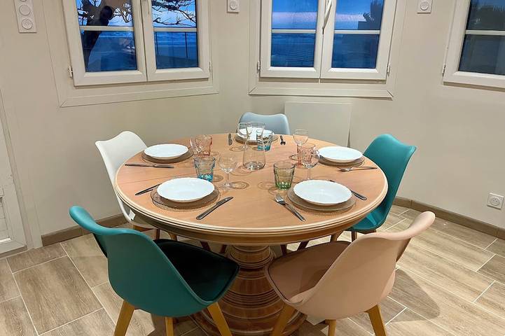 Gîte pour 9 personnes, avec terrasse et jardin, animaux acceptés dans Plage Du Petit Travers Carnon Plage