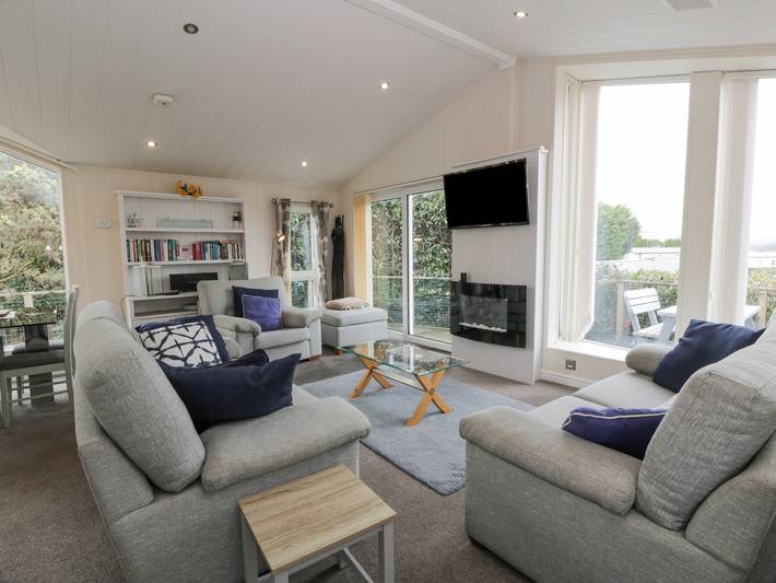 Oyster Bay Lodge in Kippford, Dumfries and Galloway