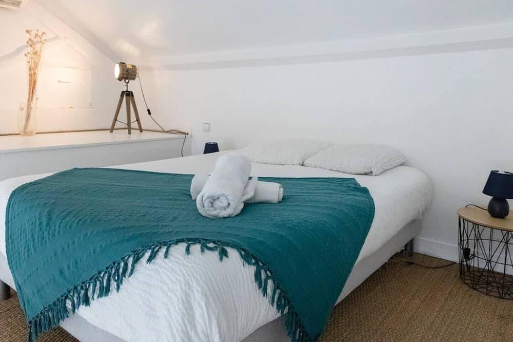 Apartamento entero, Artists' Loft in Sainte-Savine, Aube (desambiguación)