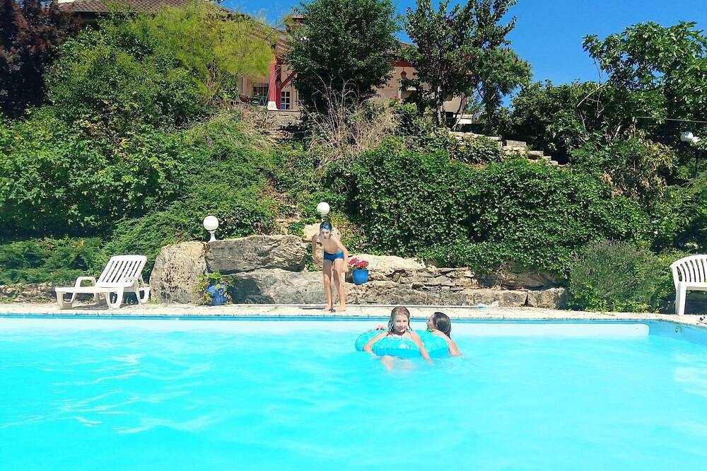 Maison Avec Piscine à la Campagne in Bohas-Meyriat-Rignat, Región de Bourg-en-Bresse