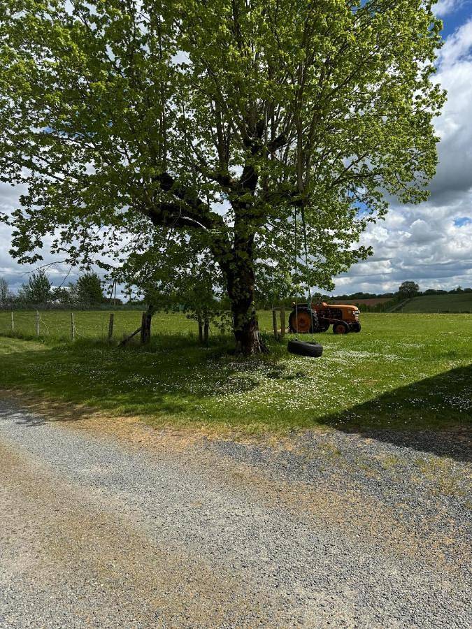 Location de vacances pour 4 personnes, avec Terrasse ainsi que Jardin et Vue à Asnois