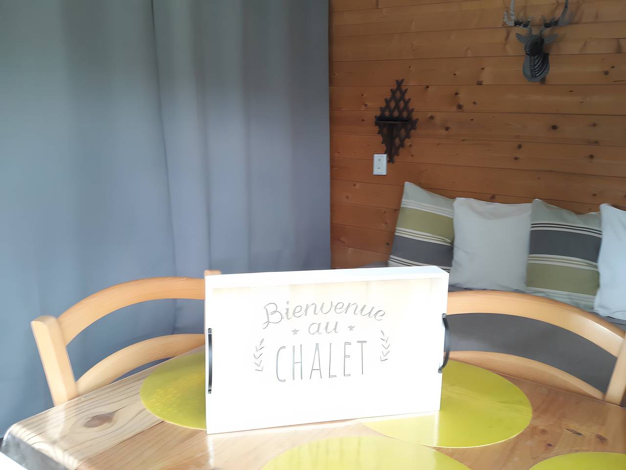 Chalet 'delachapelle - Zoo a 4 km' con terraza privada, jardín compartido y Wi-Fi in Noyers-sur-Cher, Región de Romorantin-Lanthenay