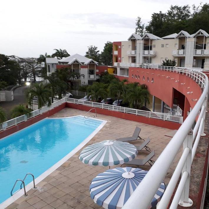 Appart’hôtel pour 3 personnes, avec terrasse ainsi que piscine et vue