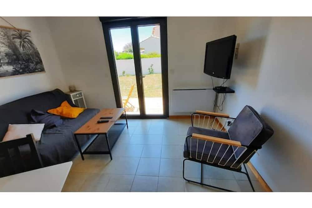 Bright house with garden in Neffiès, Béziers region