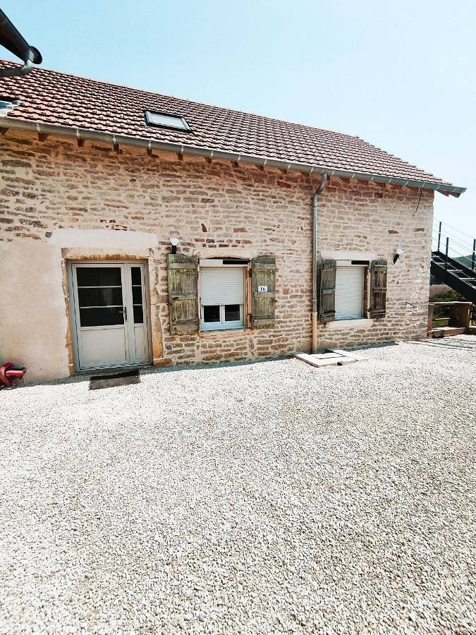 Location de vacances pour 6 personnes, avec terrasse et jacuzzi dans Saint-Jean-de-Vaux