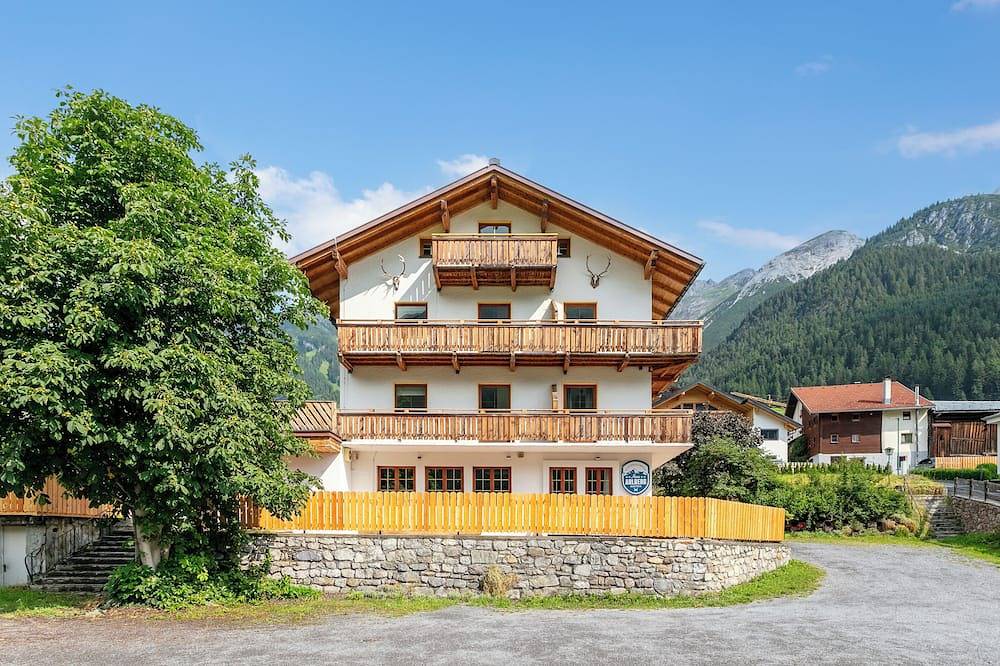 Luxuriöse Gruppenunterkunft mit Sauna & Kino in Lechtaler Alpen, Pettneu am Arlberg