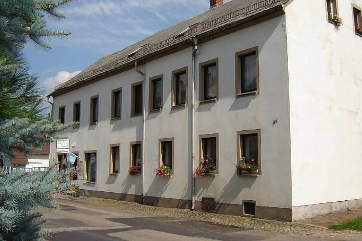 Ferienwohnung für 2 Personen, mit Garten und Pool in Hartmannsdorf