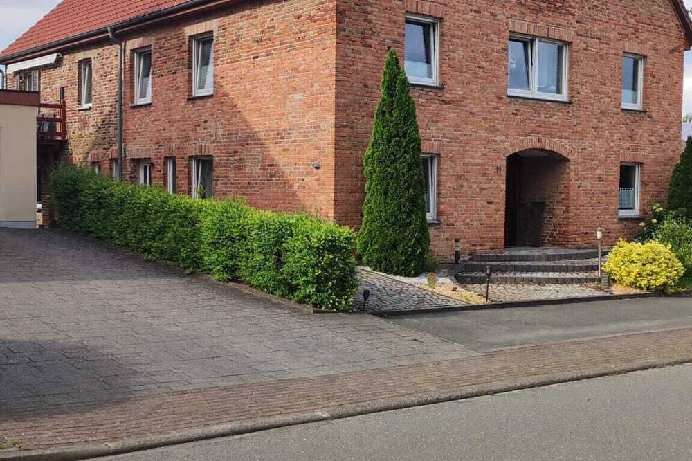 Ganze Wohnung, Ferien- u. Monteurswohnung in der alten Schreinerei in Warburg-Dössel in Warburg, Kreis Höxter