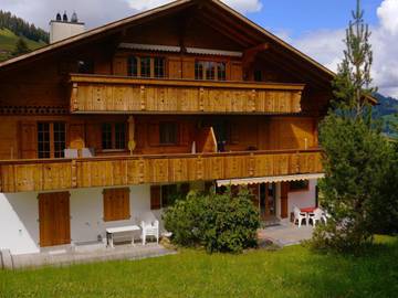 Chalet pour 6 personnes, avec balcon, animaux acceptés à Saanen