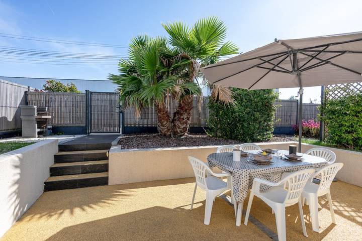 "La Tourette- gîte de charme atypique" avec terrasse privée, jardin privé et Wi-Fi in Jard-sur-Mer, Vendée