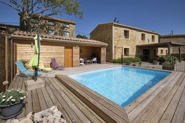 Gîte pour 8 personnes, avec Terrasse ainsi que Jardin et Piscine