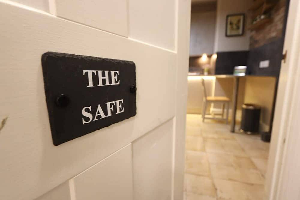 Entire apartment, Alma Studios - The Safe Room - Hopewell in Bristol, South West England