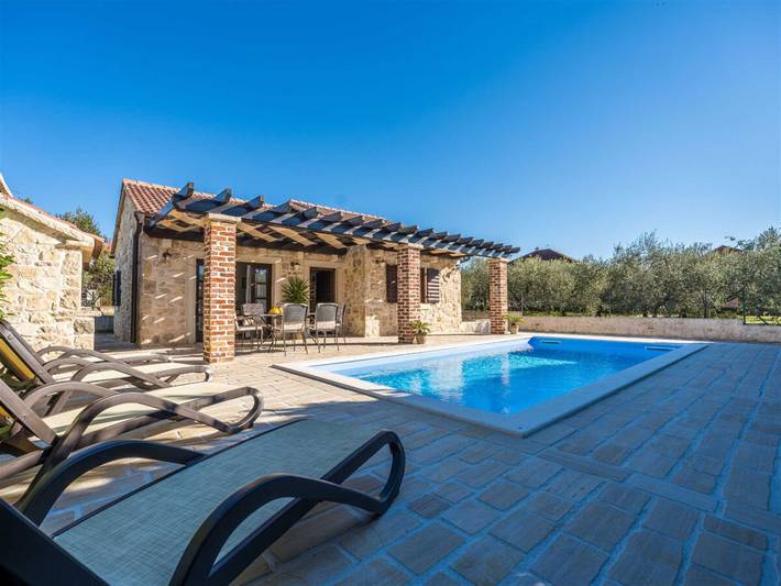 Ferienhaus für 6 Personen, mit Garten in Sukosan