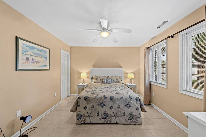 Vacation rental for 10 people, with yard in North Myrtle Beach