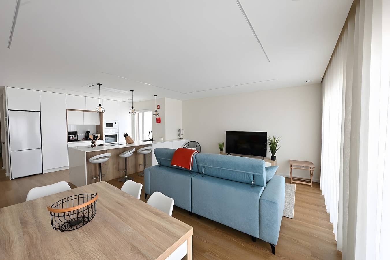 Casa Vacacional 'Brisa Do Sizandro' con Balcón, Wi-Fi y Aire Acondicionado in São Pedro da Cadeira, Distrito de Lisboa