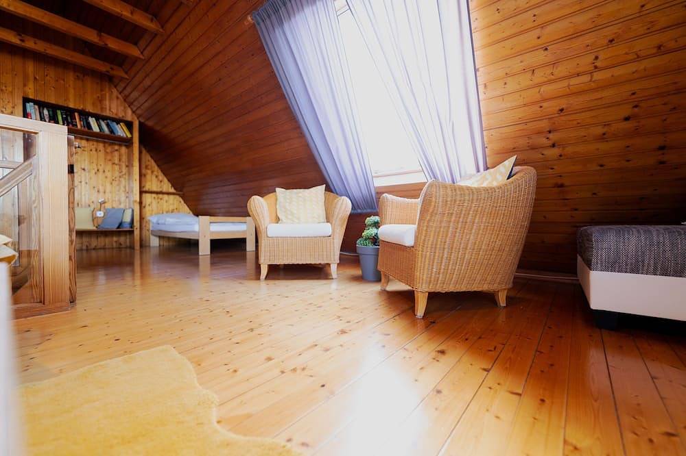 Apartamento entero, Casa de arquitecto inundada de luz en un lugar tranquilo Fewo \"Amarillo\" in Hemfurth-Edersee, Edertal