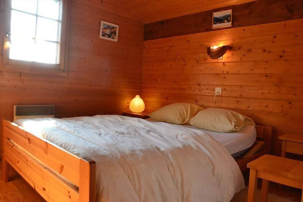 Aussen : chalet in Chandolin, für 4-6 Personen, Balkon, Terrasse, Wiese mit Gartenmöbelninnen : 72 q in Chandolin, Anniviers