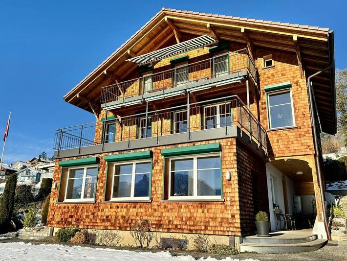 Ferienwohnung für 4 Personen, mit Balkon und Terrasse sowie Garten und Ausblick in Oberhofen am Thunersee