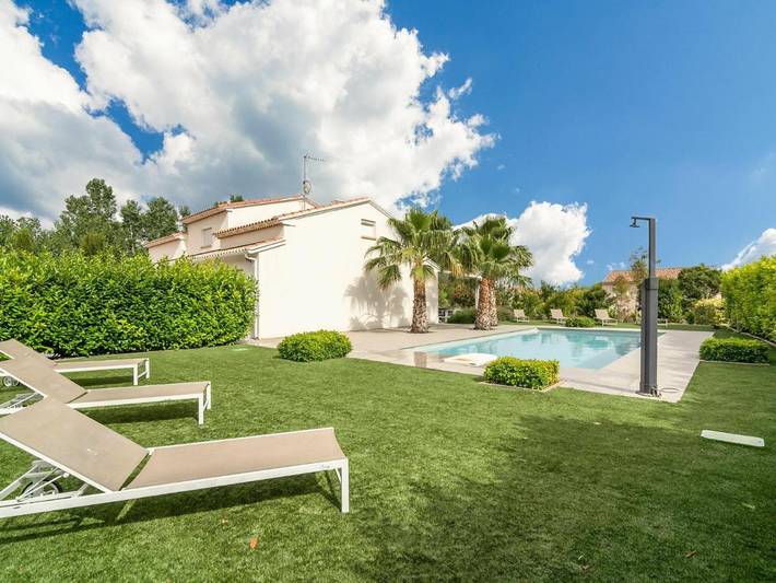 Location de vacances pour 10 personnes, avec terrasse ainsi que jardin et piscine à Saint-Geniès-de-Fontedit - 2