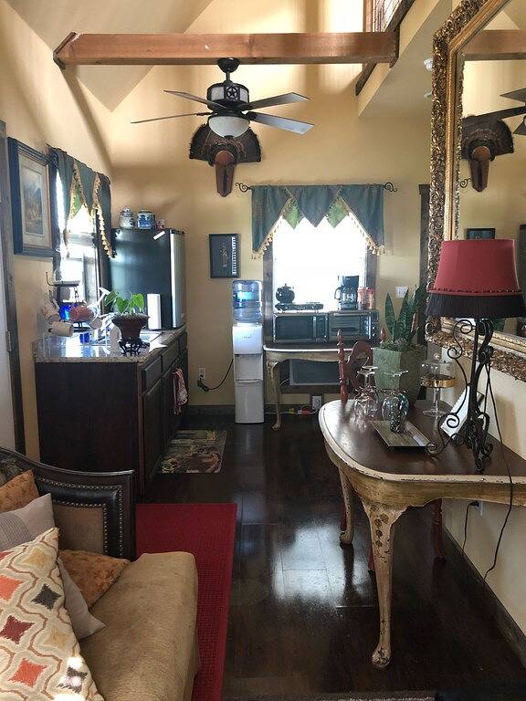 Bed And Breakfast for 6 Guests in Texas Hill Country, Texas