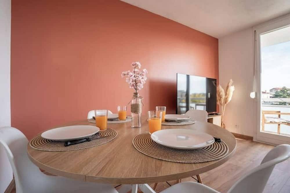 Geheel appartement, T2 air-conditioned Private parking Balcony Autonomous arrival in Villefranche-sur-Saône, Beaujolais