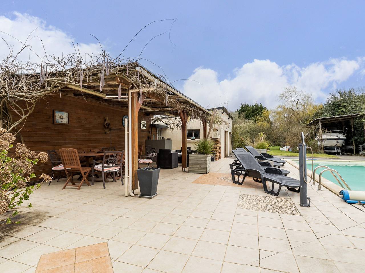 Maison familiale avec piscine chauffée, proche plages et La Baule in Saint-Molf, Région de Saint-Nazaire