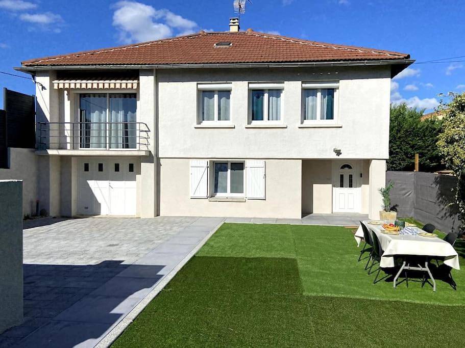 Appartement entier, Three-Bedroom Apartment in Montélimar, Région de nyons