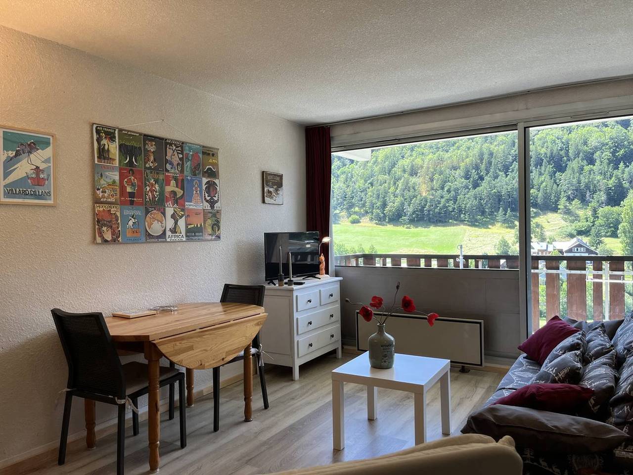 Studio entier, Studio confortable, idéal pour 4, avec balcon, proche pistes et centre bourg ! in Villard-de-Lans, Parc naturel régional du Vercors