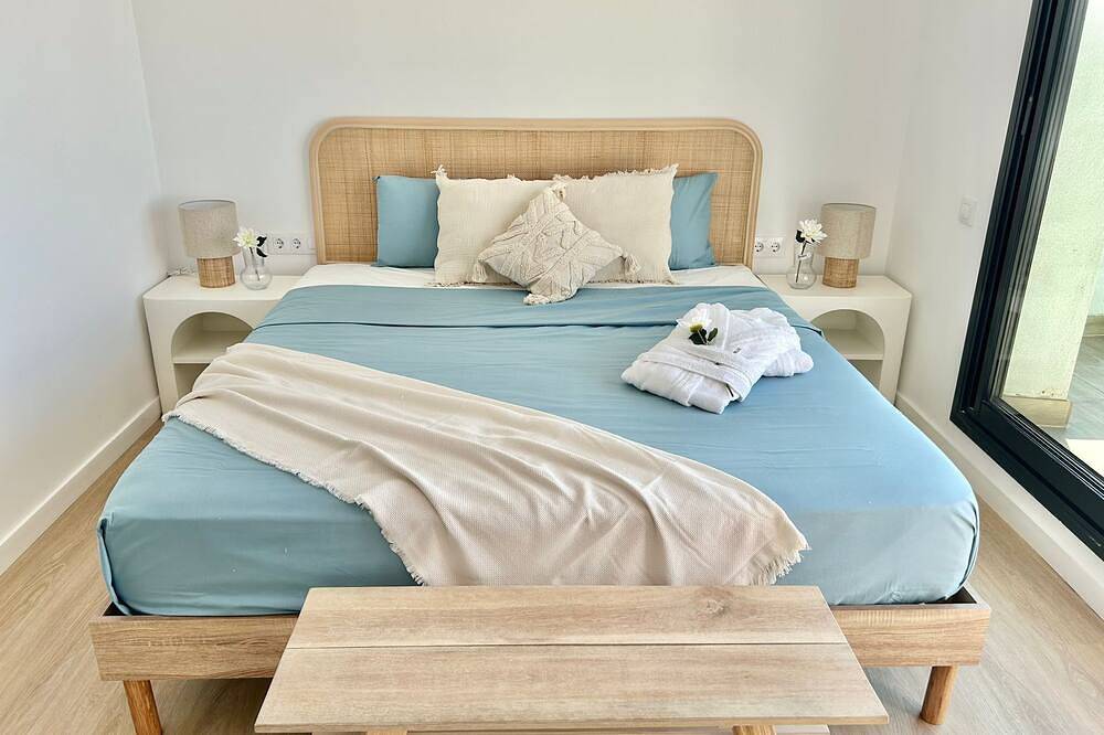 Villa Liria encanto mediterráneo piscina y vista espectacular in Cunit, Costa Dorada