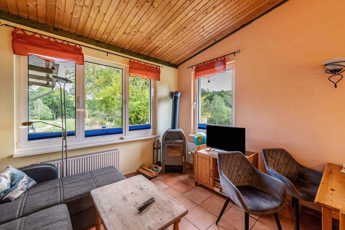 Ferienhaus 'Ferienhaus Unkel Bräsig' mit privater Terrasse, Gemeinschaftsgarten und Wlan in Feldberger Seenlandschaft, Mecklenburg-Strelitz