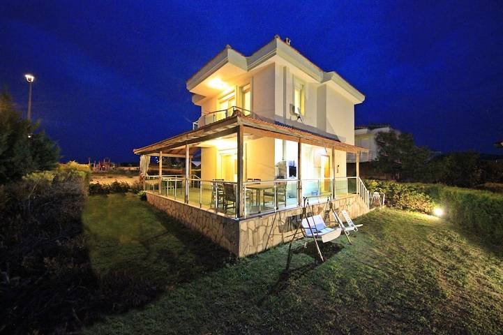 Villa für 8 Personen, mit Pool und Garten sowie Balkon - 1
