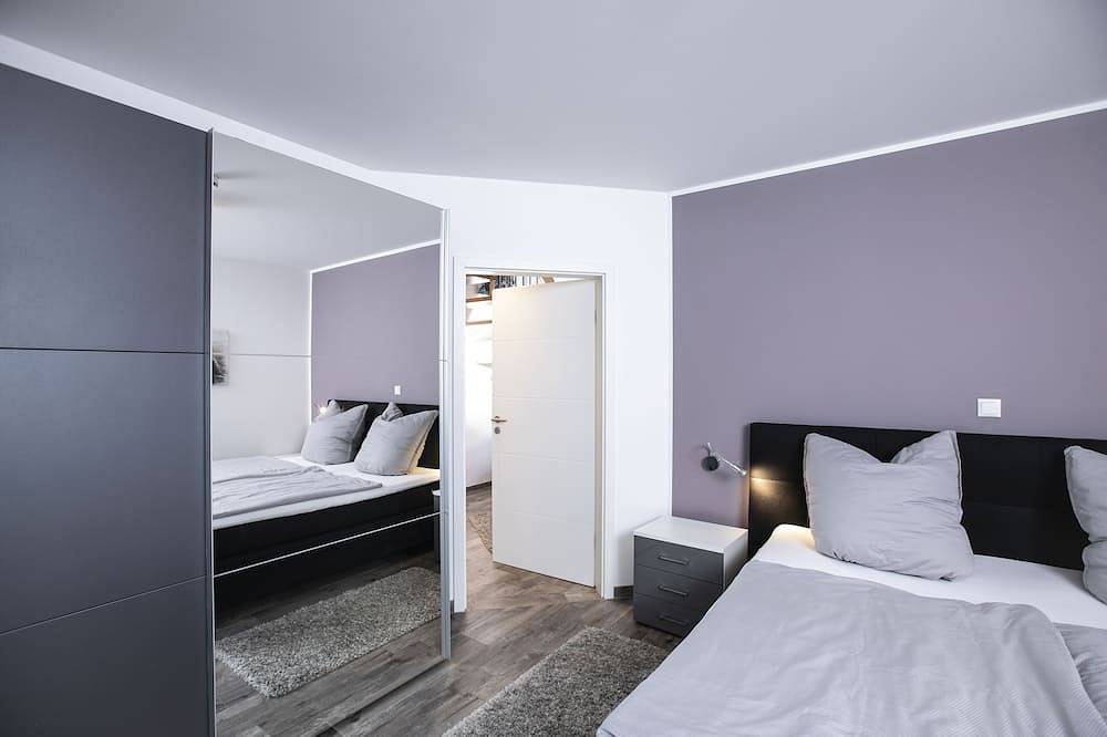 Strandhaus am See, Außen Whirlpool und Sauna zur alleinigen Nutzung, 30m zum See in Göhren-Lebbin, Fleesensee