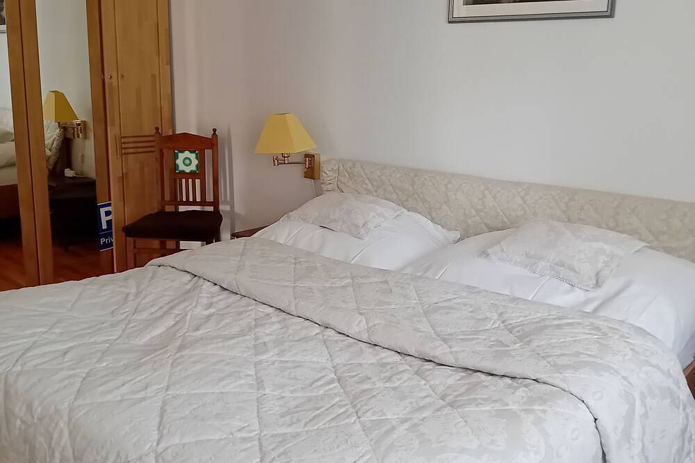 Ganze Wohnung, Ldl -Exklusiv  Ferienwohnung direkt im Kurgebiet von Bad Camberg in Bad Camberg, Landkreis Limburg-Weilburg