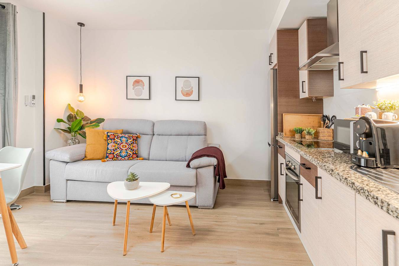 Entire apartment, Apartment 'Apartamento Canasteros 12 Centro' with Balcony, Wi-Fi and Air Conditioning in Centro-Sagrario, Granada