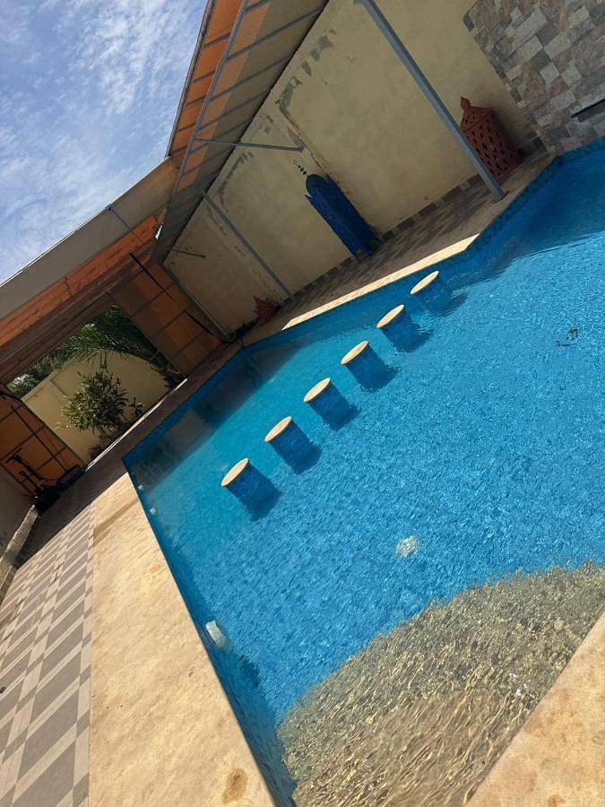 Appartement de vacances pour 4 personnes, avec piscine ainsi que terrasse et jardin