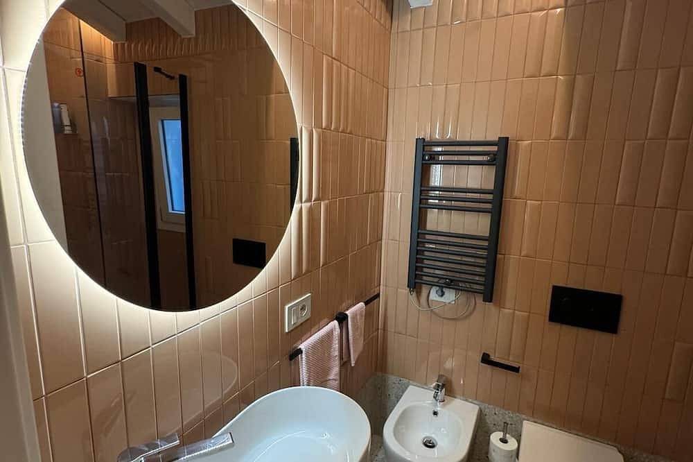 Ganze Wohnung, Tosini's Home - Emma Suite in Sale Marasino, Iseosee